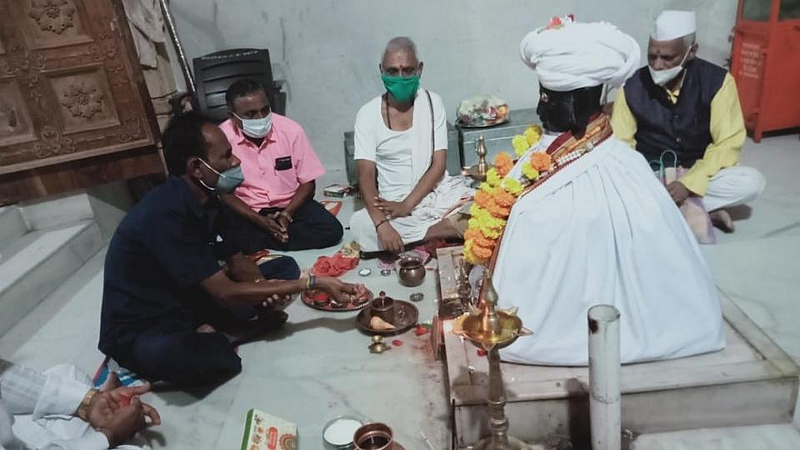 संत नामदेव महाराज मंदिरात परतवारी एकादशी निमित्ताने महापूजा