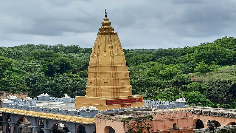 इथल्या वैशिष्ट्यपूर्ण भूरचनेमुळे या स्थानाला मराठवाड्याचे प्रवेशद्वार मानले जाते