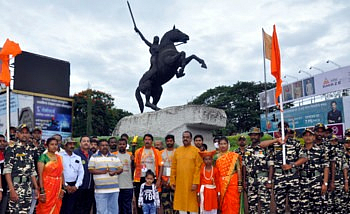 'आग्रा-राजगड-पारगड' शिवज्योतीचे कोल्हापुरात जल्लोषी स्वागत
