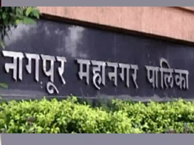 नागपूर : आधी खड्डे नंतर महोत्सव!
