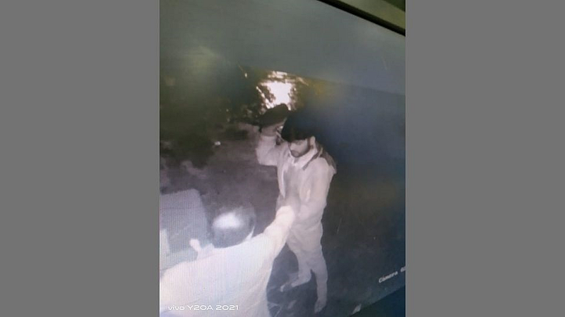 hotel worker was stoned to death in nashik incident captured in cctv rak94