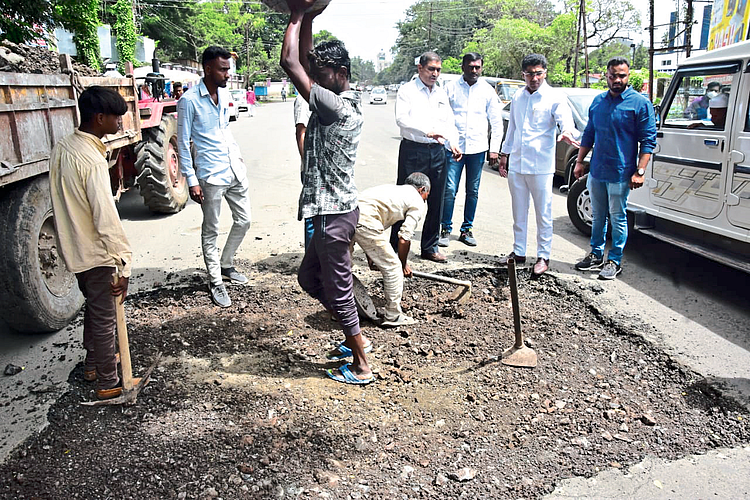 roads in ahmednagar city will be repaired soon