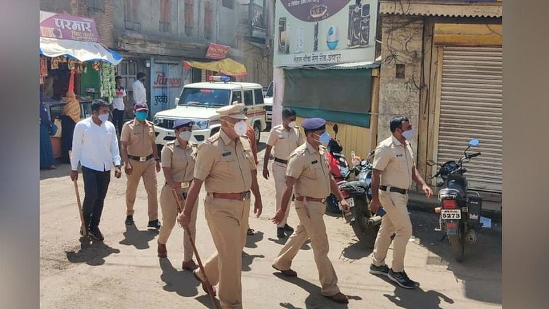 गणेशोत्सवाच्या पार्श्वभूमीवर इंदापुरात पोलिसांचे पथसंचलन