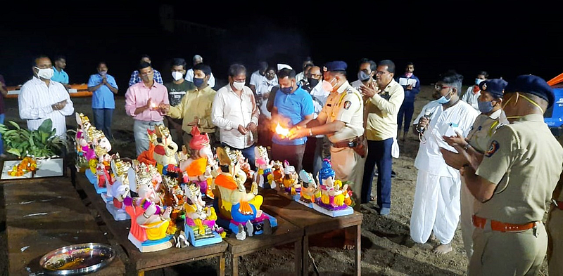 कऱ्हाडला तराफ्यावरुन गणेशमुर्तींचे विसर्जन