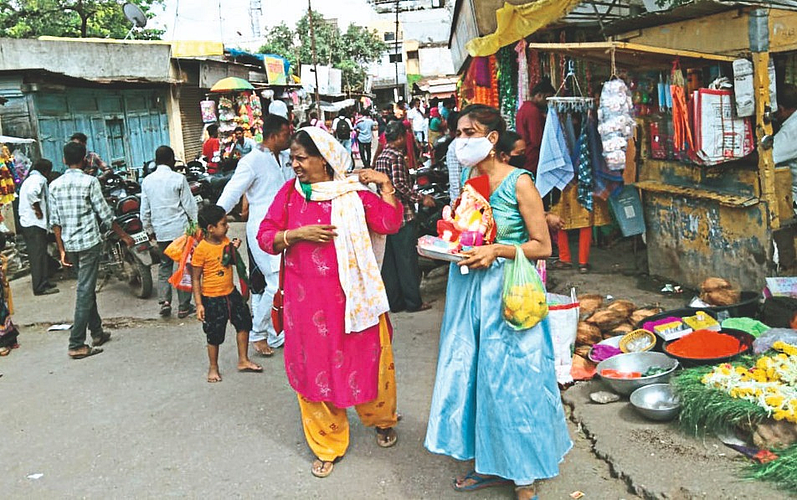 अकलूजकरांनी केले गणरायाचे उत्साहात स्वागत
