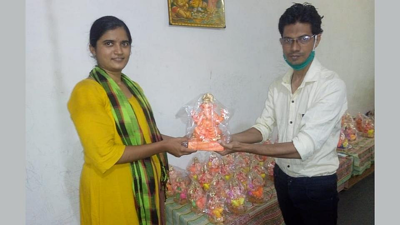 गणेशमूर्ती आमची, किंमत तुमची! आधार प्रतिष्ठानचा अनोखा उपक्रम