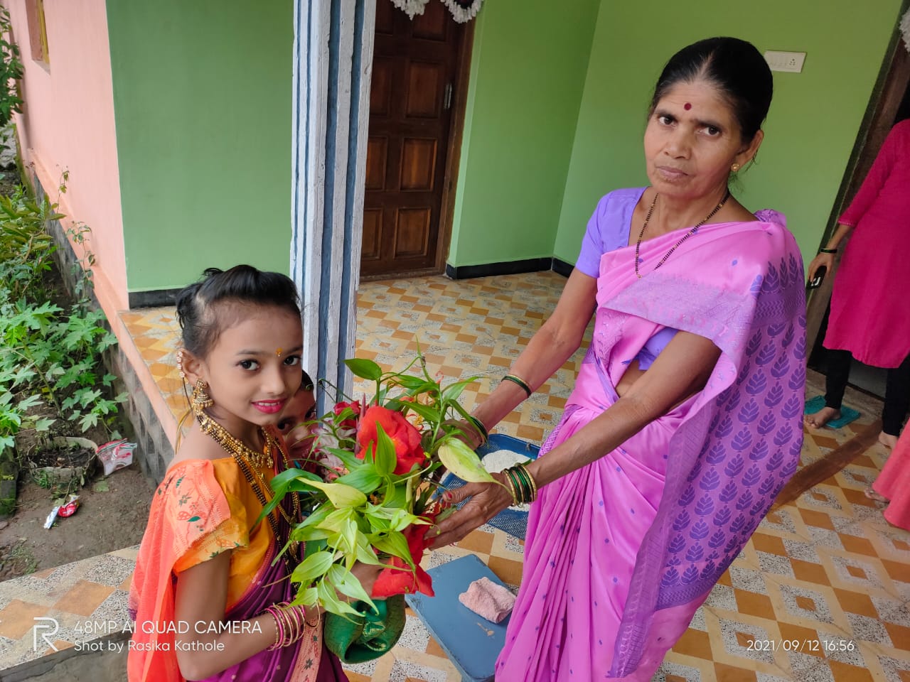 विक्रमगड शहर व ग्रामीण भागात मोठ्या उत्साहात गौरीचे आज आगमन झाले.