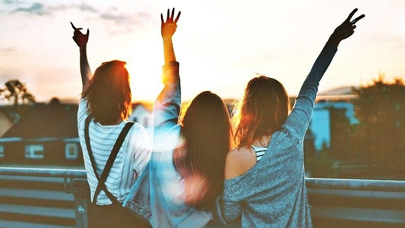 मित्रांसोबत हॉलिडे सेलिब्रेट करा 'या' परफेक्ट डेस्टिनेशनसह..