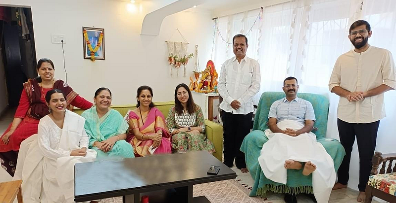सुप्रिया सुळे यांनी घेतली आयपीएस वैभव निंबाळकरांची भेट