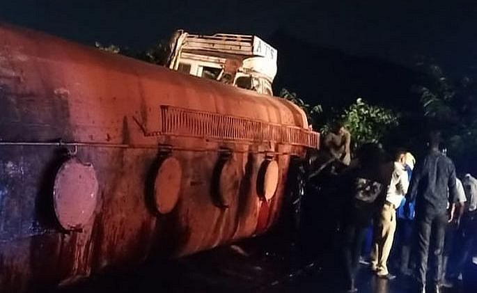 Thane : गायमुख घाटात विचित्र अपघात; ३ जण जखमी