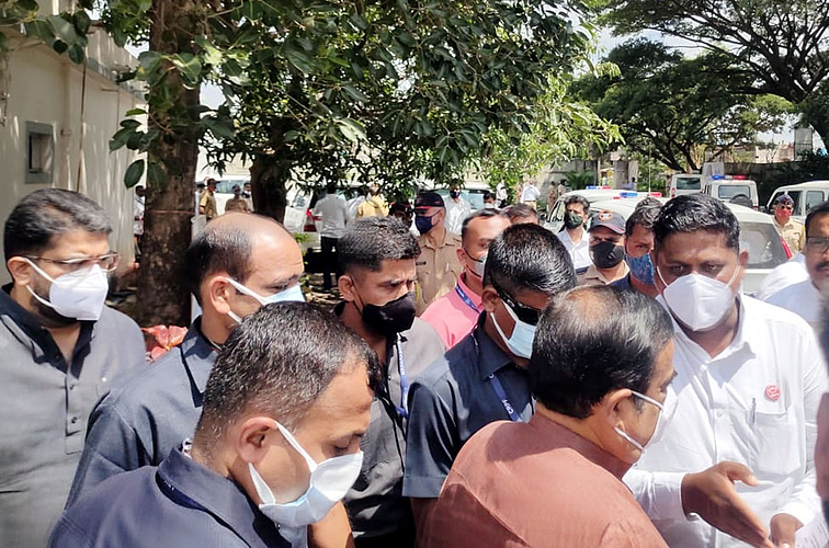 टोल नाक्यावरील गुंडगिरी थांबवा - बळीराजा शेतकरी संघटना