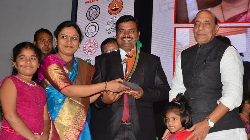 उद्योजक बनविणारा उद्योजक! प्रतिकूल परिस्थितीत उभारल्या पाच कंपन्या