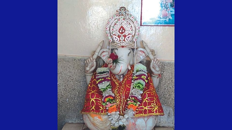 विदर्भात उभारली उजव्या सोंडेच्या गणपतीची मंदिरे
