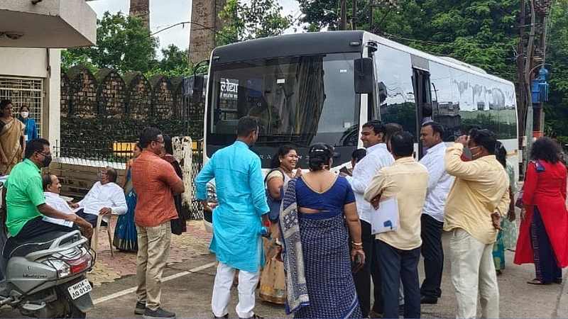 देशमुख यांना हटविण्यासाठी मोर्चेबांधणी; नागपुरात हालचाली