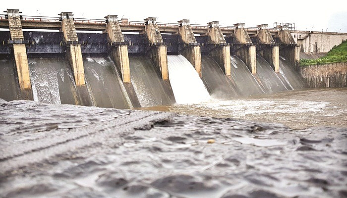 वीर धरणातून नीरा नदीत 23 हजार क्यूसेकने विसर्ग सुरू