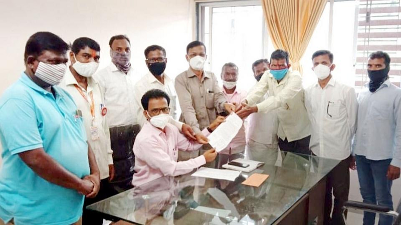 पूरग्रस्त शेतकऱ्यांना भरपाई द्या! शेतकऱ्यांचे निवेदन
