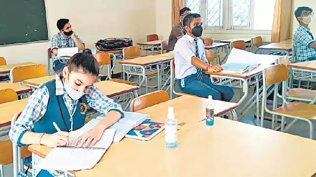 कोरोनोत्तर शिक्षणाला दिशा}