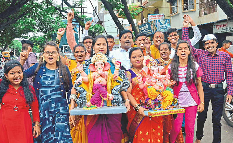 इचलकरंजी: ‘मोरया’च्या जयघोषात बाप्पांचे आगमन
