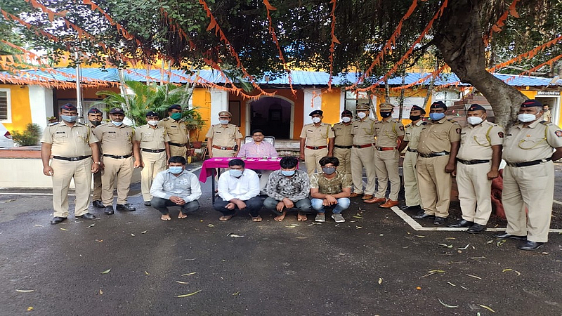 तुळजापूर (जि.उस्मानाबाद) - आयसीआयसीआय बॅकेची फसवणूक केल्या प्रकरणी चौघा जणांविरुध्द कारवाई करण्यात आली आहे.