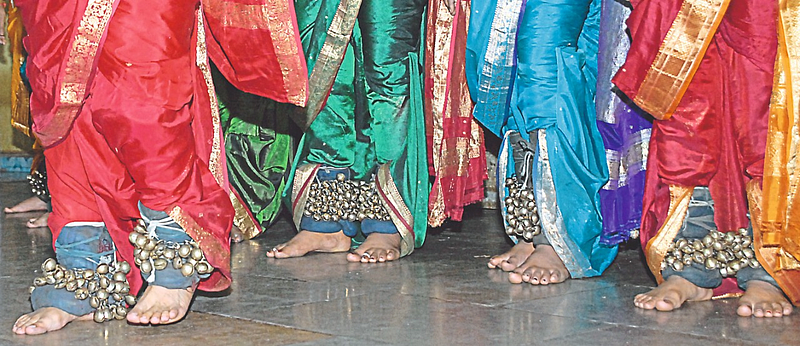 तमाशा फडमालकांचं जीणं झालंय हराम; दोन वर्षांपासून कार्यक्रम बंद