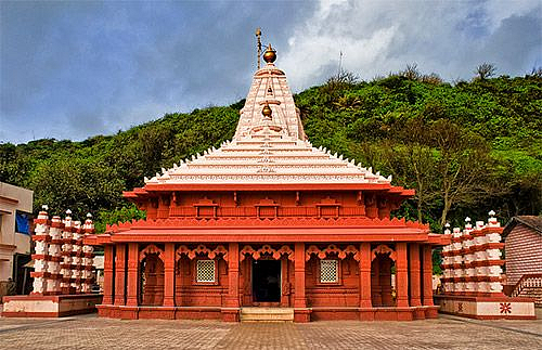 Ratnagiri : पाचशे वर्षांची परंपरा जपणारे गणपतीपुळे!