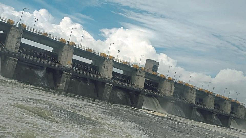 कुरनूर धरणातून 1800 क्युसेकचा विसर्ग ! बोरी नदीकाठच्या गावांना सतर्कतेचा इशारा