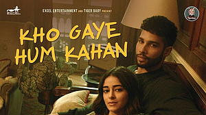 तीन मित्रांची 'खो गए हम कहा'ची गोष्ट: सिद्धांत, अनन्याची भूमिका तीन मित्रांची 'खो गए हम कहा'ची गोष्ट: सिद्धांत, अनन्याची भूमिका