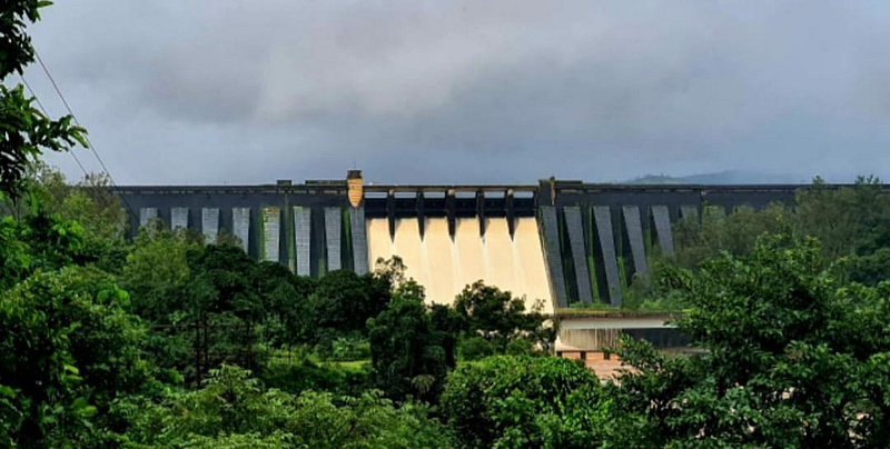कोयना धरणाचे सहा वक्र दरवाजे दोन फुटांनी उघडले