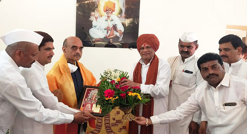 Central Finance State minister Dr. Bhagwat Karad visit devgad Bhaskar Giri Maharaj