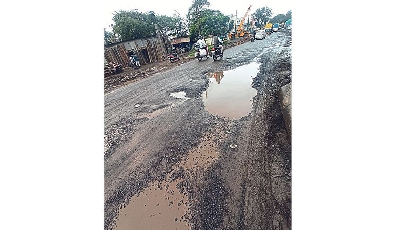 potholes on the Nashik-Pune highway