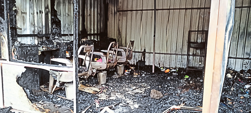 fire in niphad city burnt down nine shops