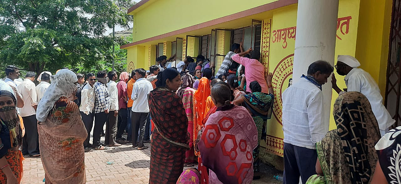 crowd during vaccination