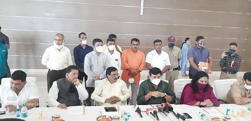 उदय सामंत यांनी घेतला चिपी विमानतळाचा आढावा