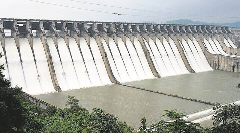 Pune : खडकवासला धरण पाच वेळा भरेल, एवढे पाणी सोडले