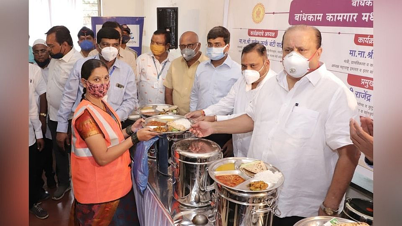 जेवण न मिळाल्यास मला फोन करा!