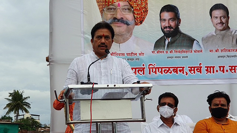 'मला घेरण्याचा प्रयत्न करु नका, कारण माझ्या पाठीवर शरद पवारांचा हात'