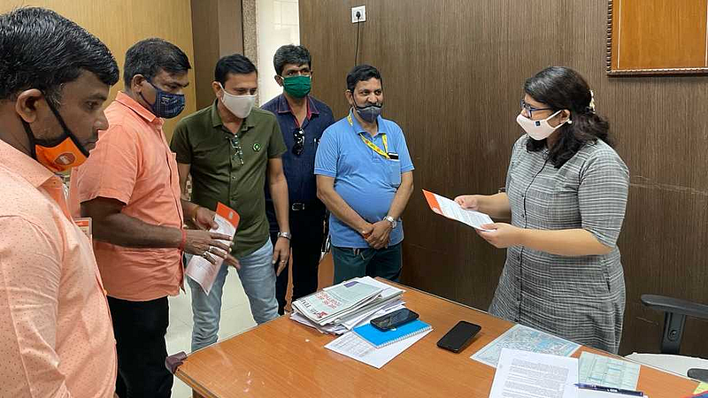'दोन डोस घेतलेल्यांना लोकलचं तिकीट द्या', गणेशोत्सवासाठी मनसेची विशेष मागणी