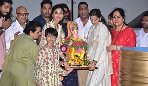 शिल्पा शेट्टीनं लाडक्या बाप्पाला दिला निरोप: फोटो व्हायरल शिल्पा शेट्टीनं लाडक्या बाप्पाला दिला निरोप: फोटो व्हायरल