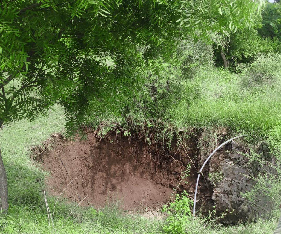 लाडसावंगी गावात विहीर ढासळली