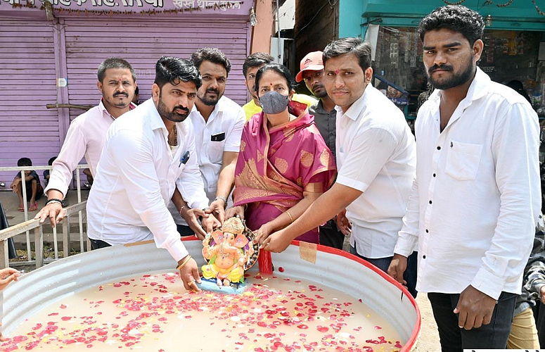 गणपतींना पर्यावरणपूरक निरोप