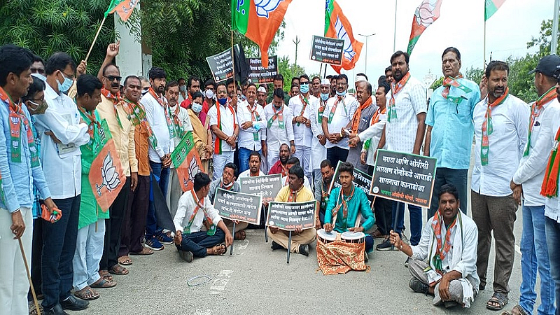 जालना - भाजपकडून जिल्हाधिकारी कार्यालयासमोर ओबीसी आरक्षणासाठी संबळ आंदोलन करण्यात आले.