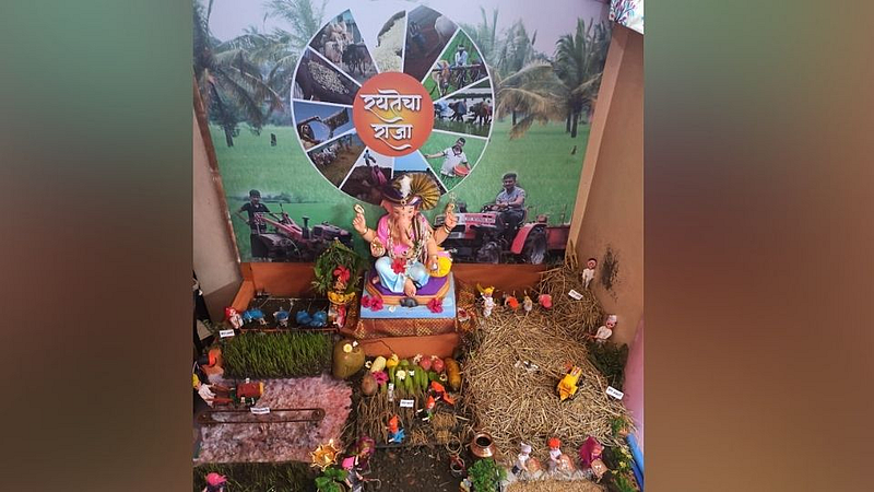 बेळगाव: गणपतीचे आकर्षक देखावे पाहण्यासाठी नागरिकांची गर्दी