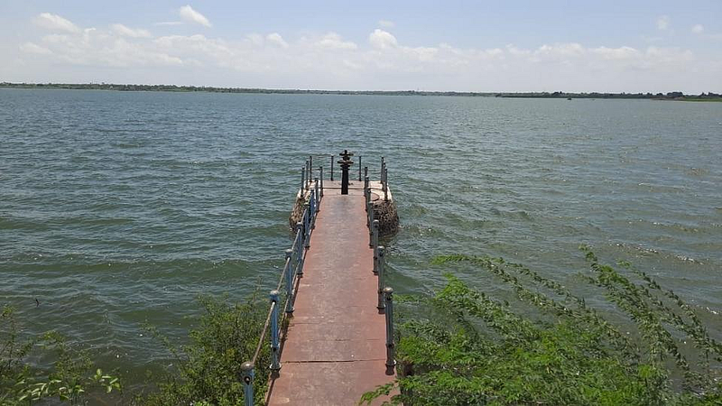 सोनके-तिसंगी तलाव ओव्हरफ्लो! 12 गावे व परिसराचा पाणीप्रश्न मिटला