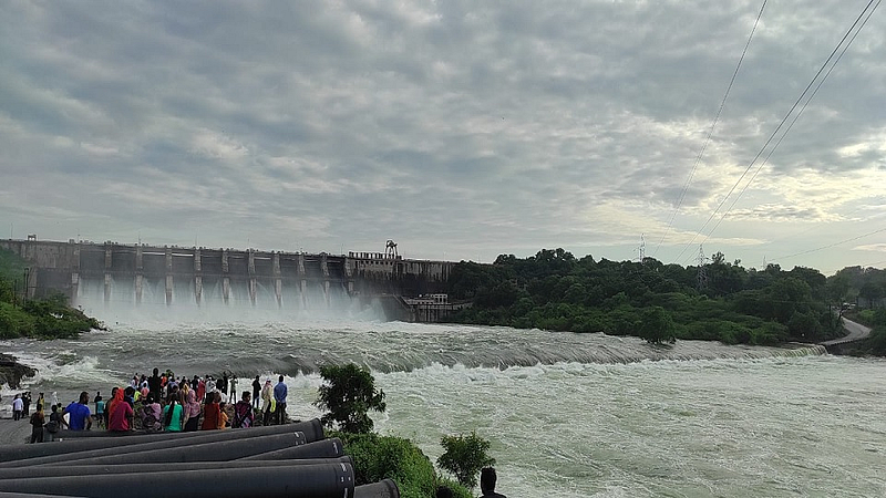 जिंतूर (जि.परभणी) : येलदरी धरणाचे आता सर्वच दरवाजे दोन मीटर उघडून ८७ हजार ९७.६० क्युसेक्स विसर्ग नदीपात्रात सोडण्यात येत आहे.