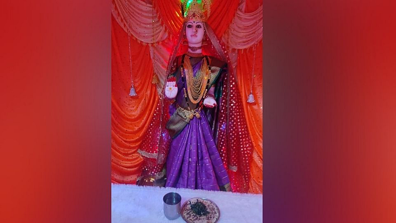 कोरोनाच्या सावटातही आल्या आल्या सोनपावलांनी गोराई