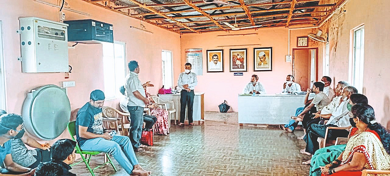 सदस्यांच्या गैरहजेरीमुळे ग्रामस्थ संतप्त; ढेबेवाडीत खडाजंगी