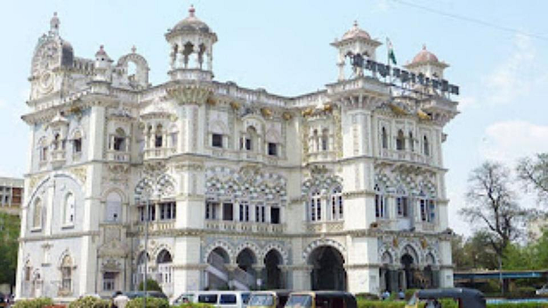 महापालिकेची आरोग्य केंद्रे रामभरोसे, मात्र खासगी हॉस्पिटल्सवर कारवाई!