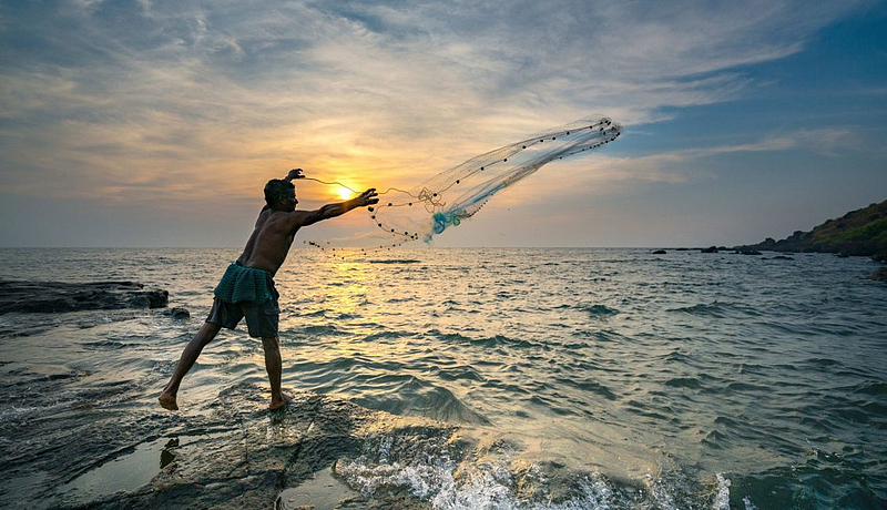 Kokan: मासेमारीला ब्रेक, दरात मोठी वाढ