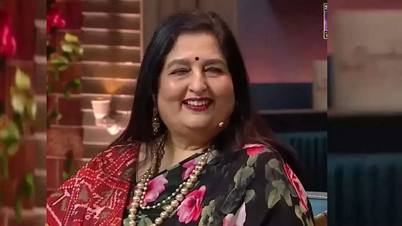 अनेक गाणी लोकप्रिय-
पार्श्वगायिका म्हणून अनुराधा पौडवाल यांनी अनेक सुपरहिट गाणी दिली. 1990 साली आलेल्या आशिकी चित्रपटातील "नजर के सामने जिगर के पास" आणि दिल है के मानता नही या चित्रपटातील गाण्यांनी त्यांना फिल्मफेअर पुरस्कार मिळाला.