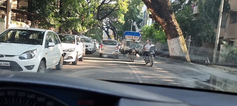धोत्रे चौक ते शासकीय तंत्रनिकेतन मैदान रस्त्यावर
